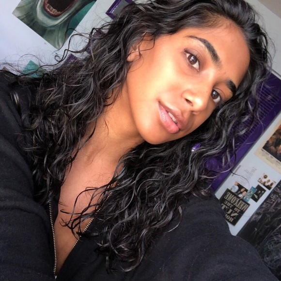 Meet your Posher, Jade - Picture 3 of 5